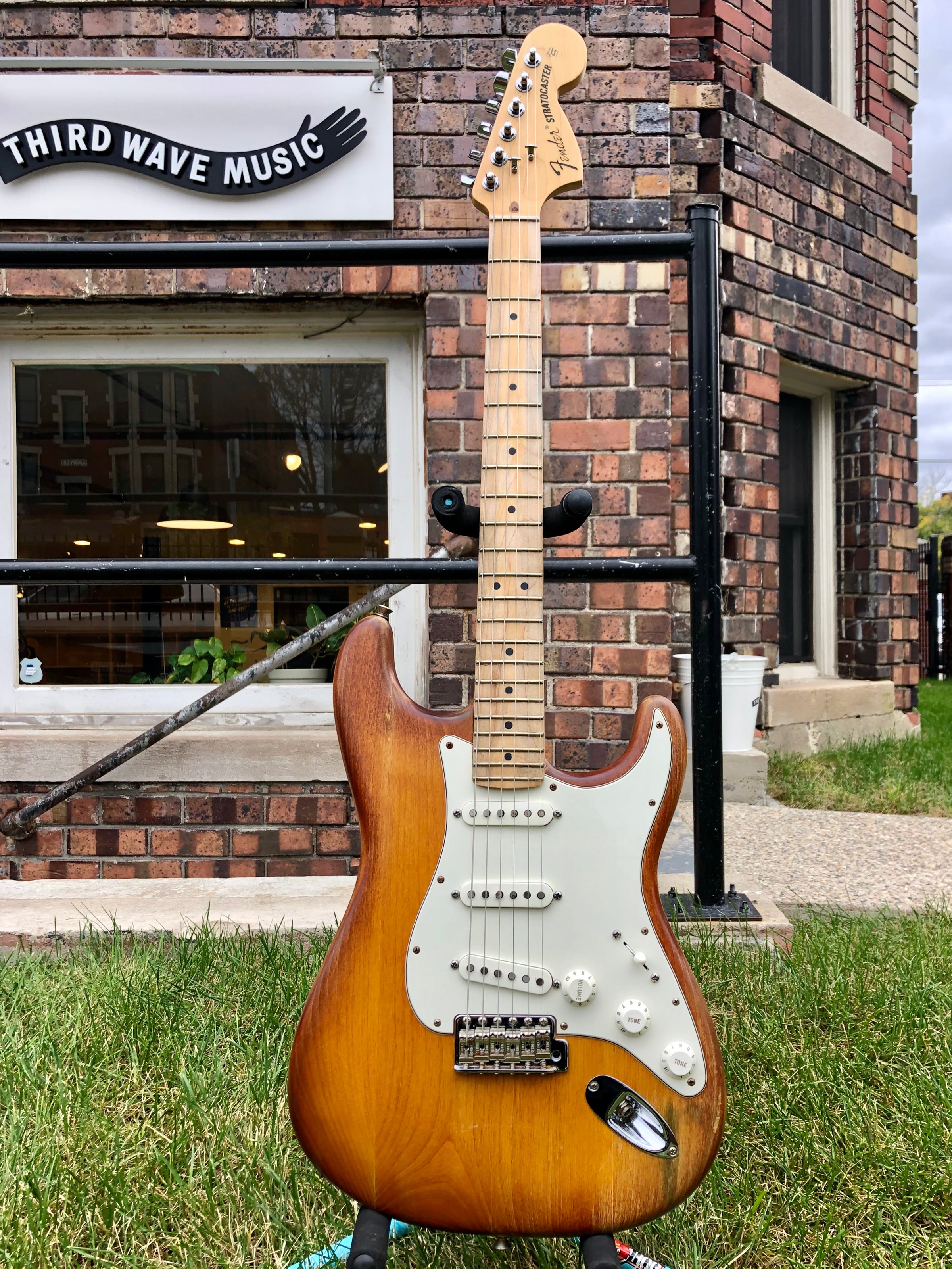Fender USA Honeyburst '13-'14 Stratocaster Nitro Satin Series
