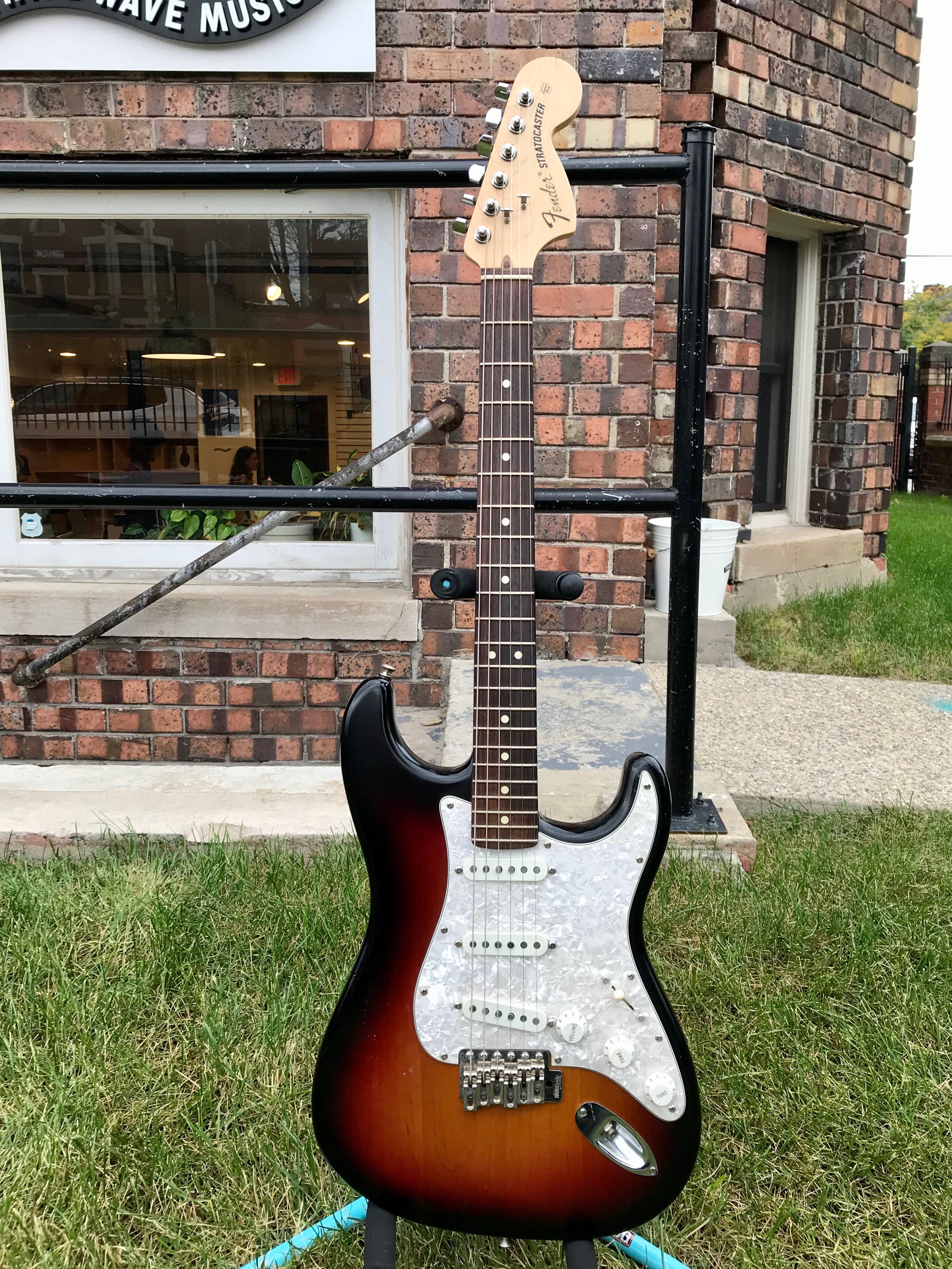 Sunburst strat store with pearl pickguard